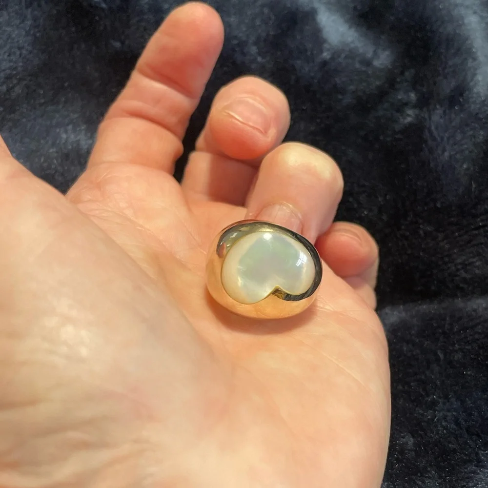 Gold Ring, 14kt with Beautiful Mother of Pearl HEART. 
This Gorgeous Dome Ring! - Picture 7 of 17